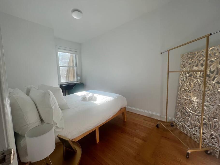 3-Bedroom House With Cute Patio Explore Dc On Foot Washington Eksteriør billede