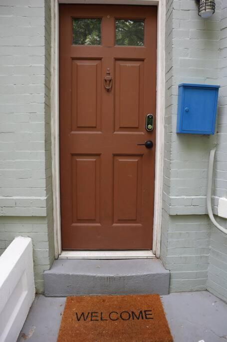 3-Bedroom House With Cute Patio Explore Dc On Foot Washington Eksteriør billede