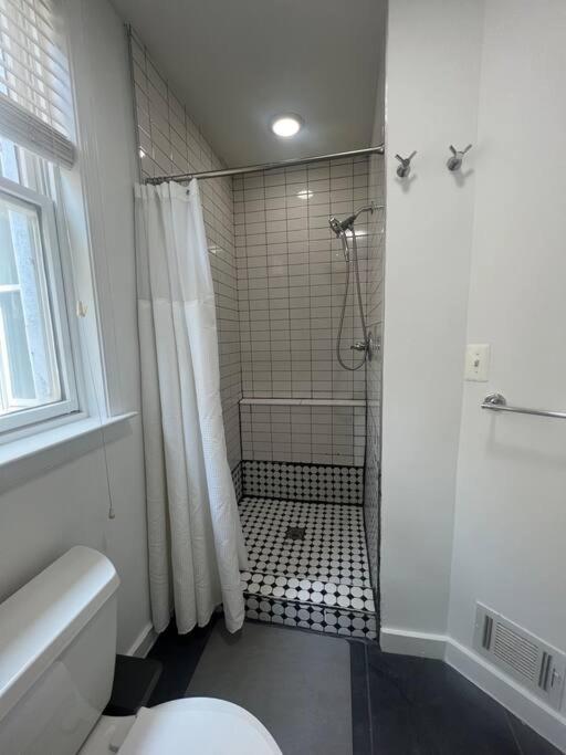 3-Bedroom House With Cute Patio Explore Dc On Foot Washington Eksteriør billede