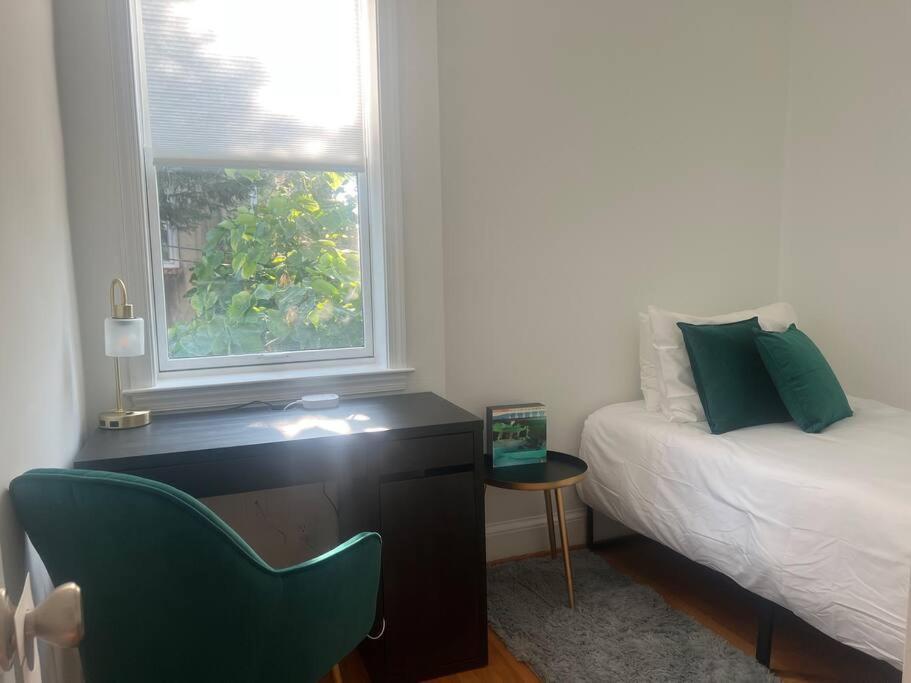 3-Bedroom House With Cute Patio Explore Dc On Foot Washington Eksteriør billede